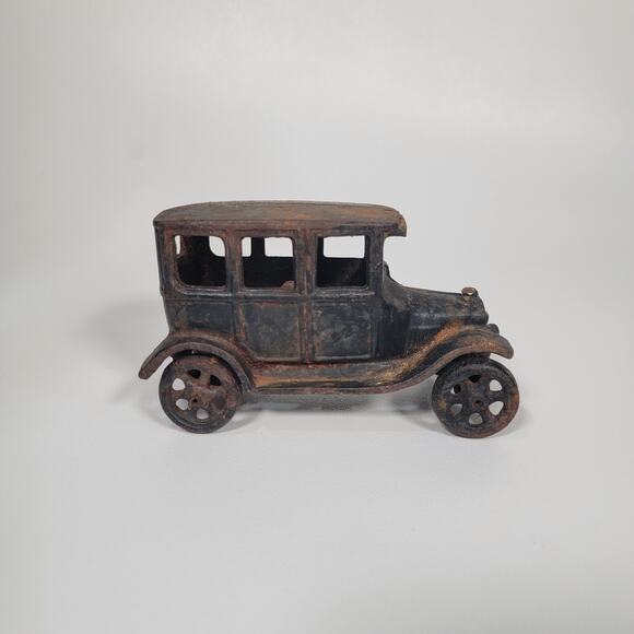 Early Antique Cast Iron Toy Car – Arcade Mfg. Co. USA - Picture 1 of 6